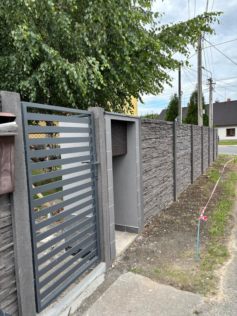 Detail betonového plotu – Ostrava Nová Bělá